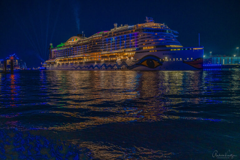 AIDAprima bei der Cruise Days Parade 2023