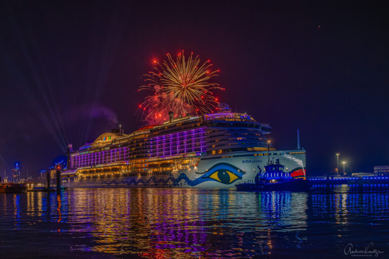 AIDAprima bei der Cruise Days Parade 2023